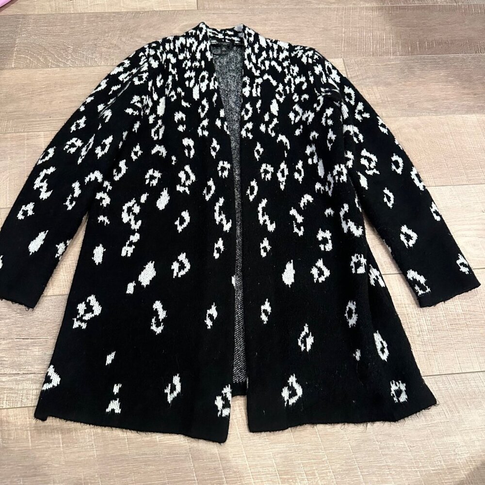 TALBOTS WOMENS BLACK LEOPARD CARDIGAN SWEATER MEDIUM PETITE